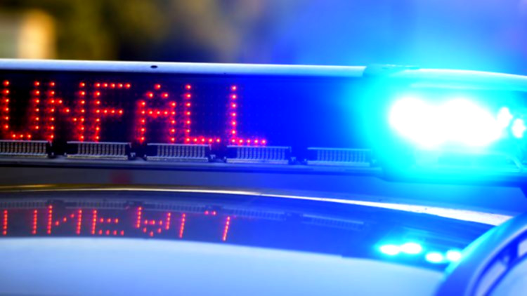 Autos kollidieren, Verletzte auf Autobahn.