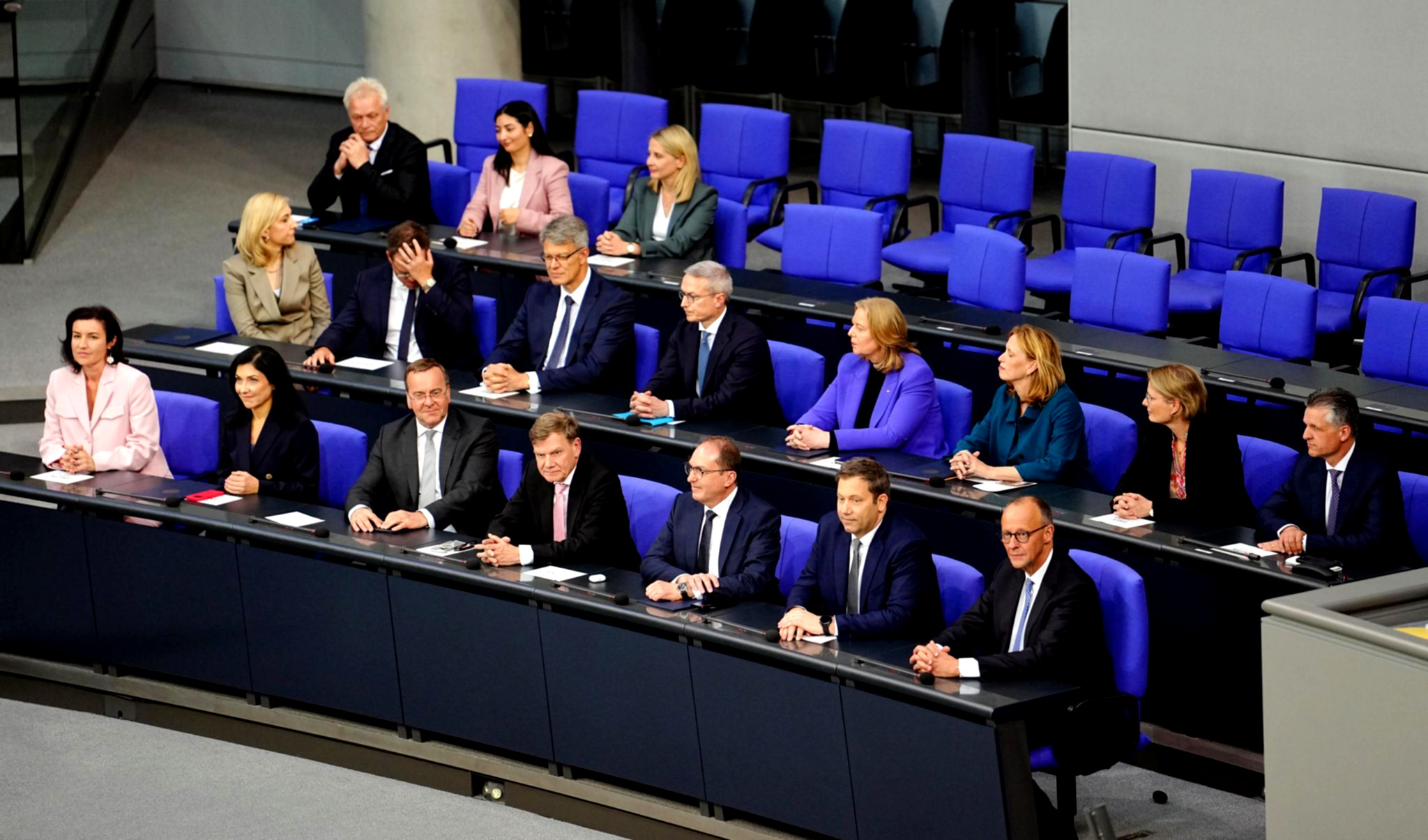 Bayerische Minister starten zögerlich durch.
